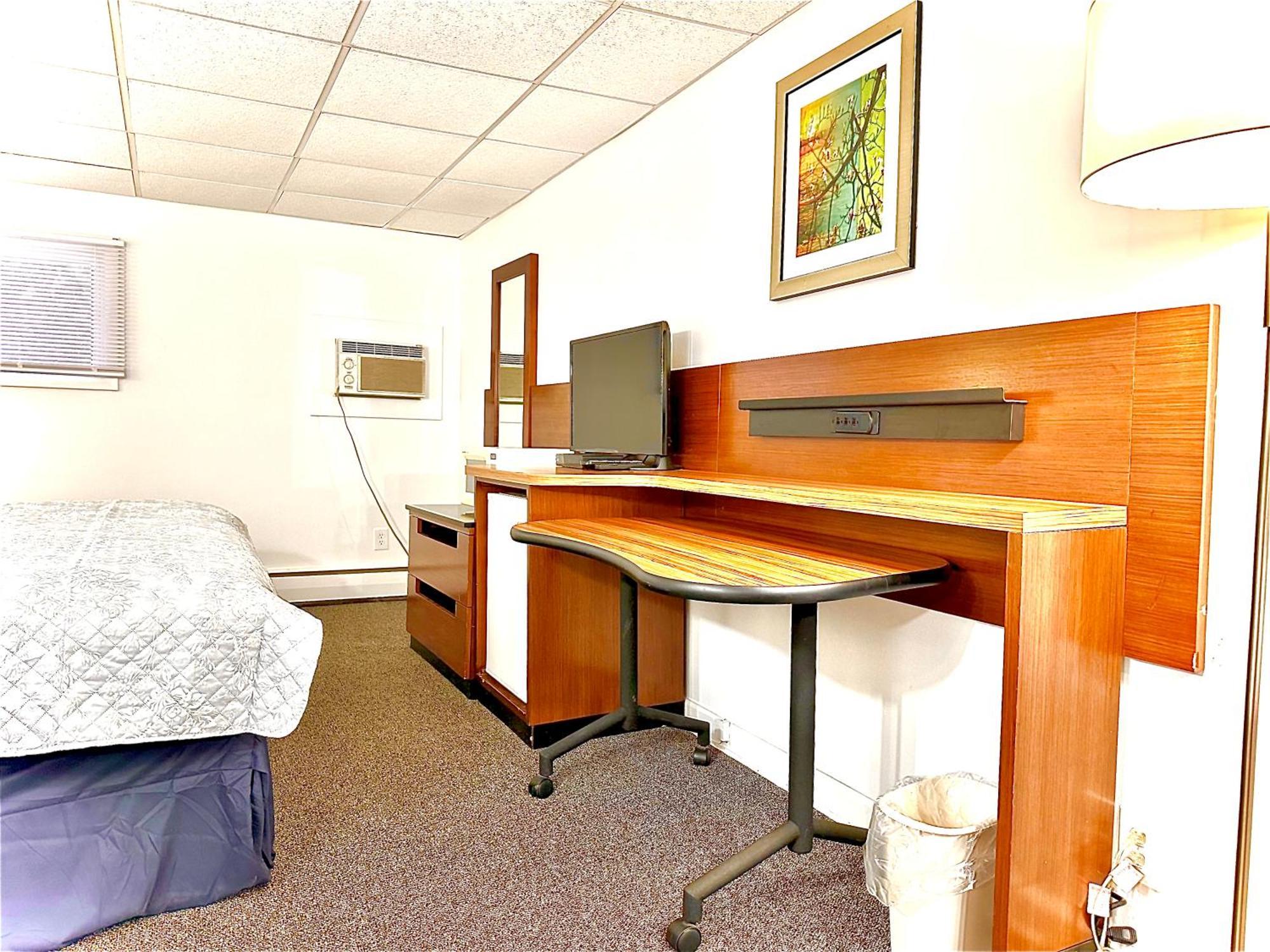 Budget Inn Wellsville Exterior photo