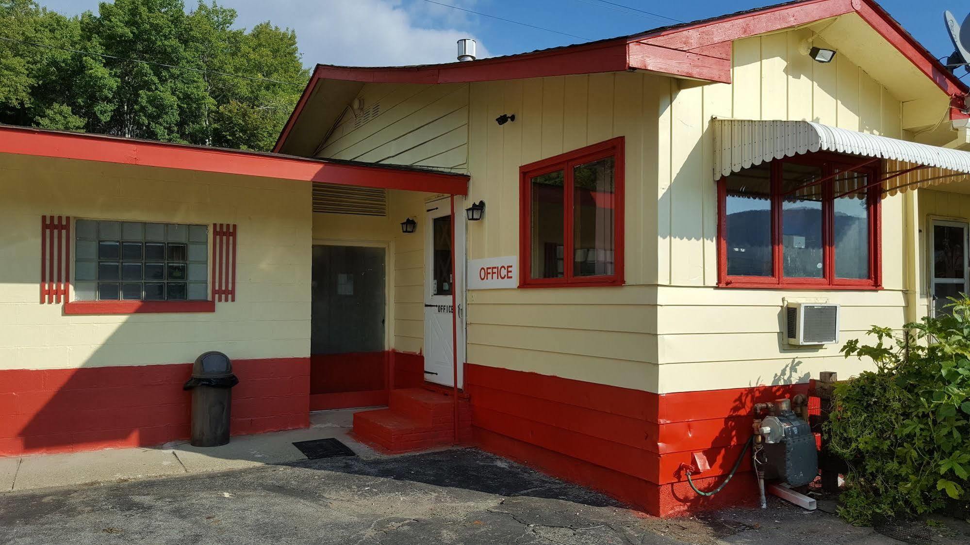 Budget Inn Wellsville Exterior photo